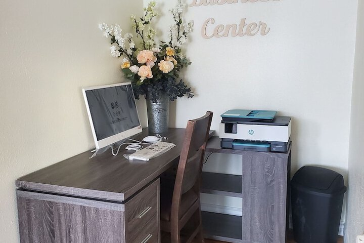 Business Center 24 of 26