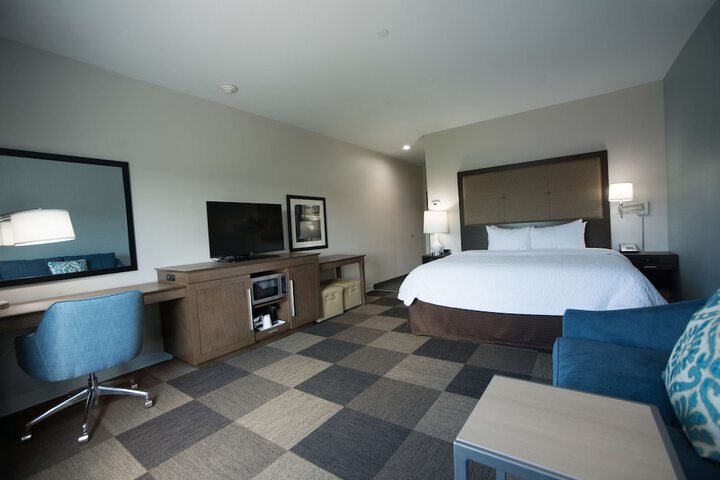 Room 10 of 28