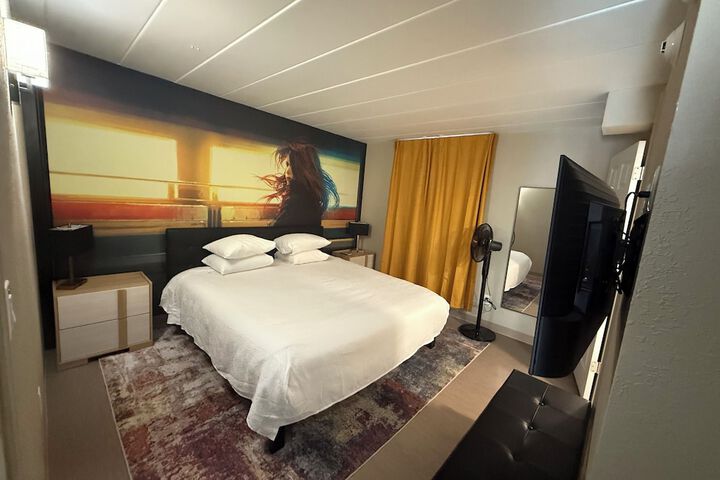 Lighthouse Inn & Suites