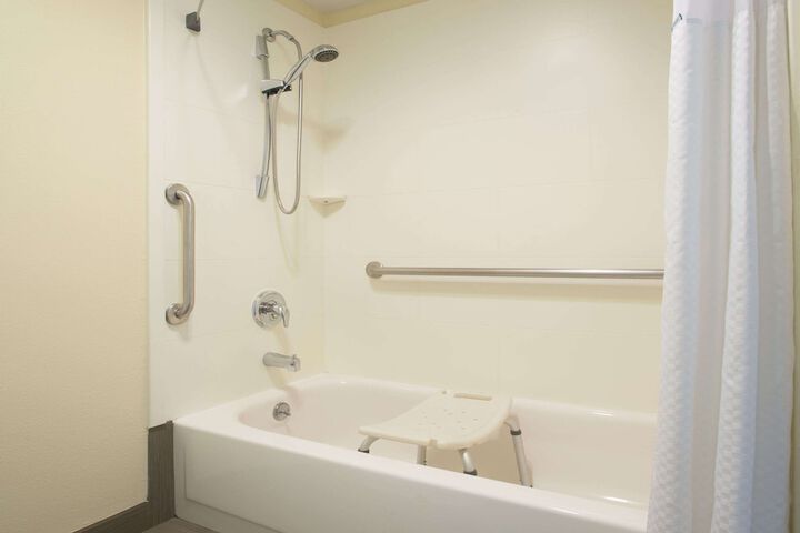 Room 33 of 40