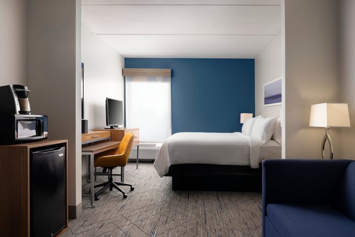 Room 12 of 38