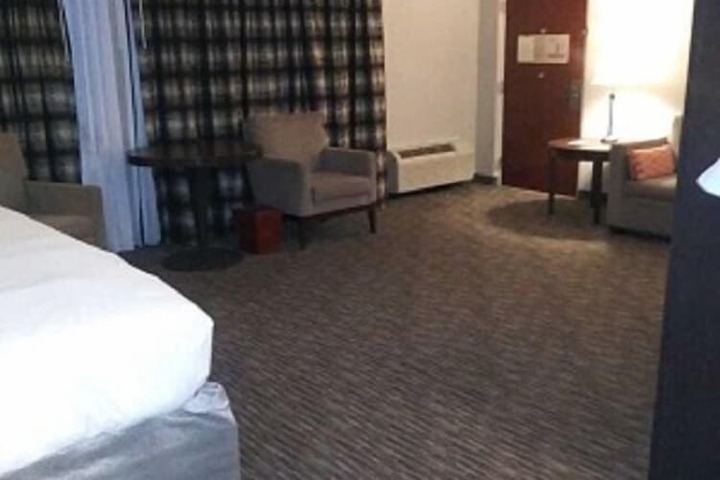 DoubleTree by Hilton Detroit - Dearborn