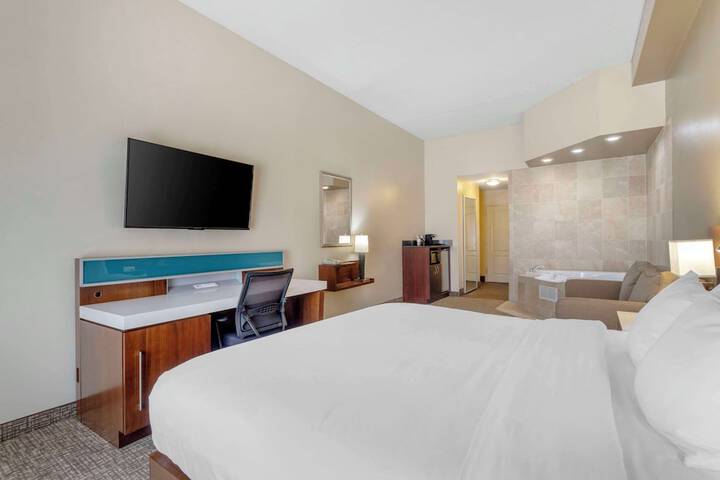 Room 9 of 32
