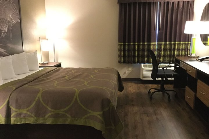 Room 10 of 18