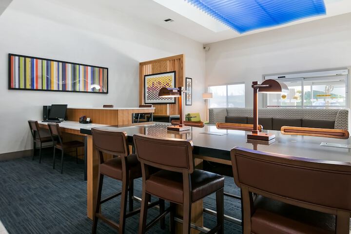 Holiday Inn Express & Suites Everett by IHG