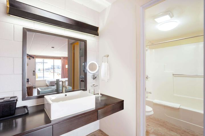 Room 17 of 25