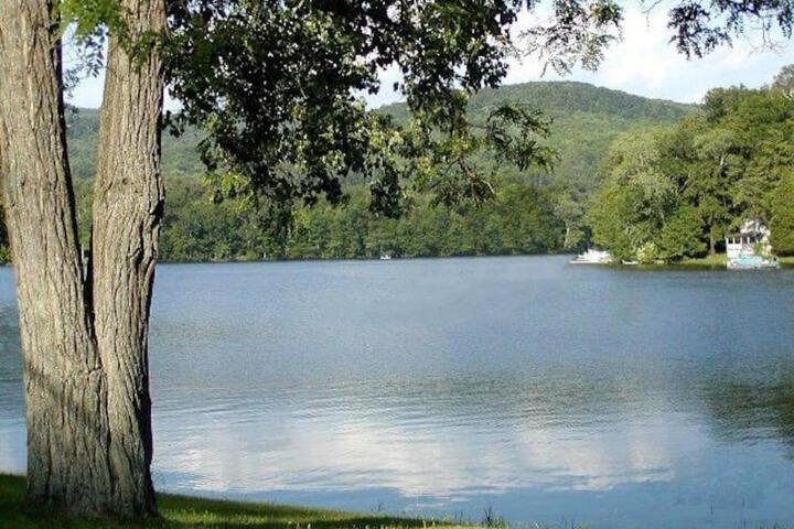 5 Bed 3 bath Apt Near Jiminy Peak Berkshires