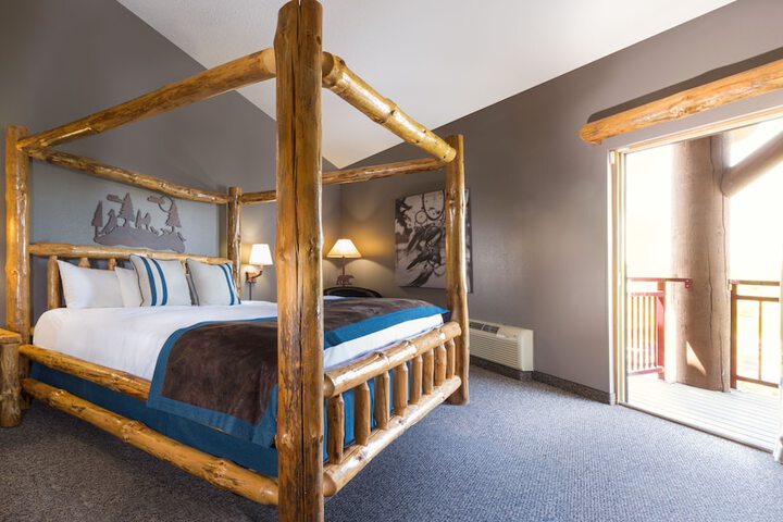 Room 33 of 85