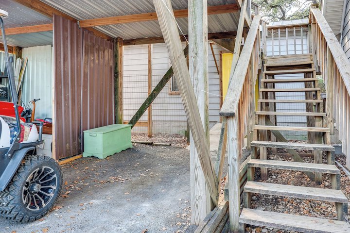 Cozy Couples Cottage w / View Near Canyon Lake!