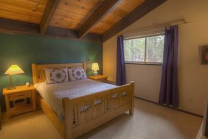 Conveniently Located Tahoe Home for 10 by RedAwning