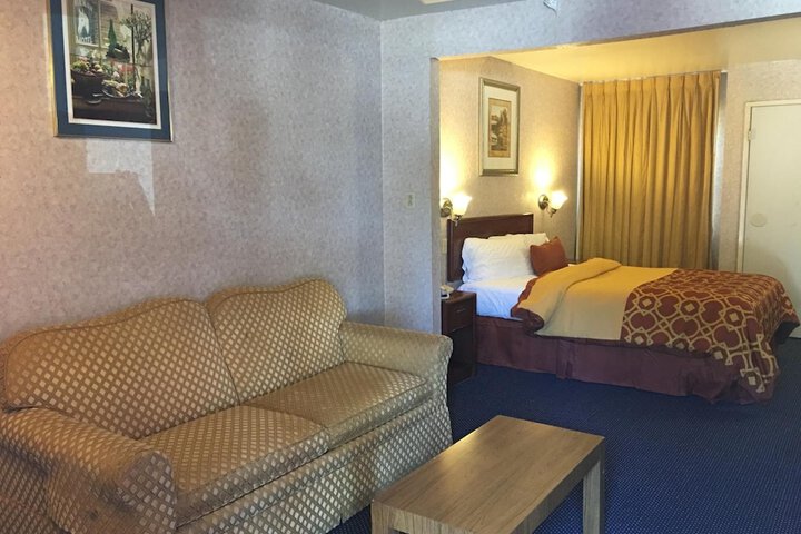 Room 6 of 19