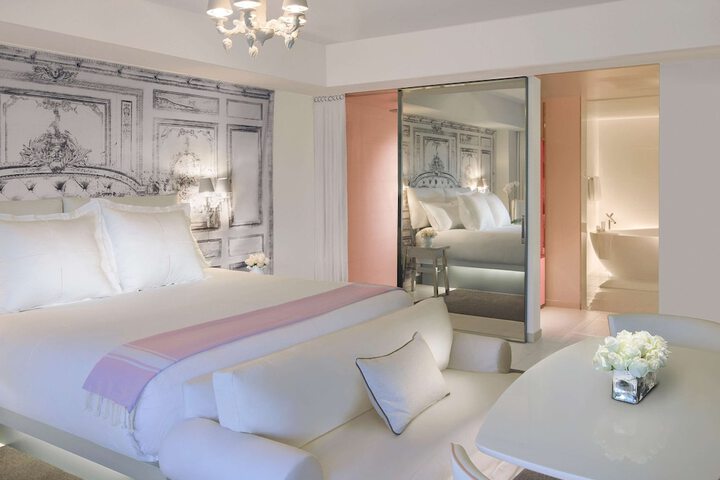 Room 43 of 63