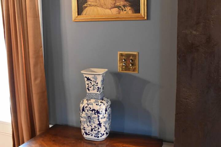 Room 6 of 56