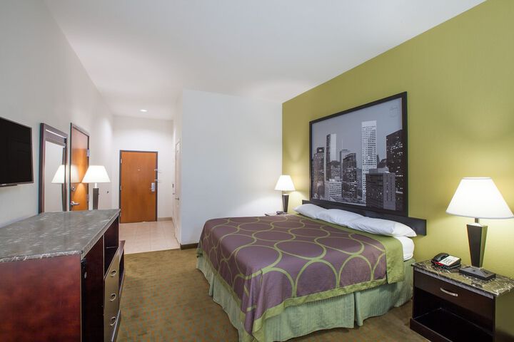 Room 6 of 14