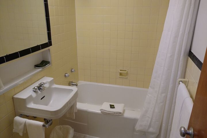 Room 14 of 16