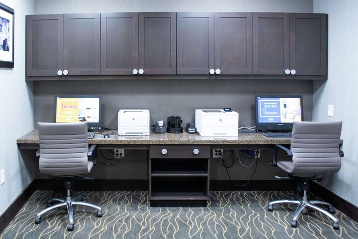 Business Center 31 of 32