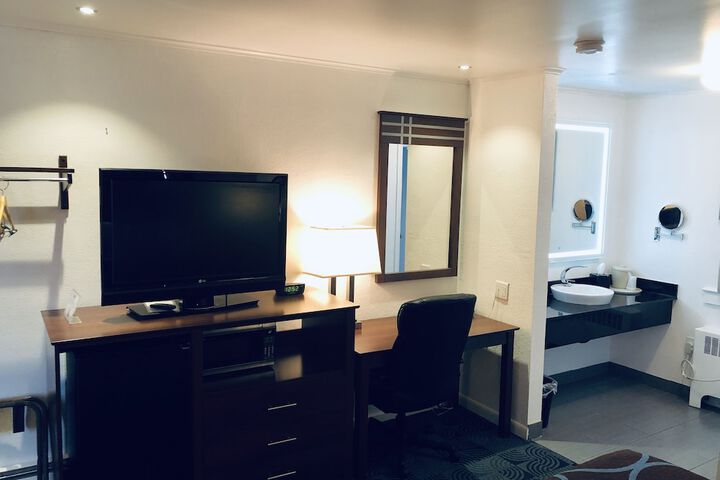Room 25 of 33