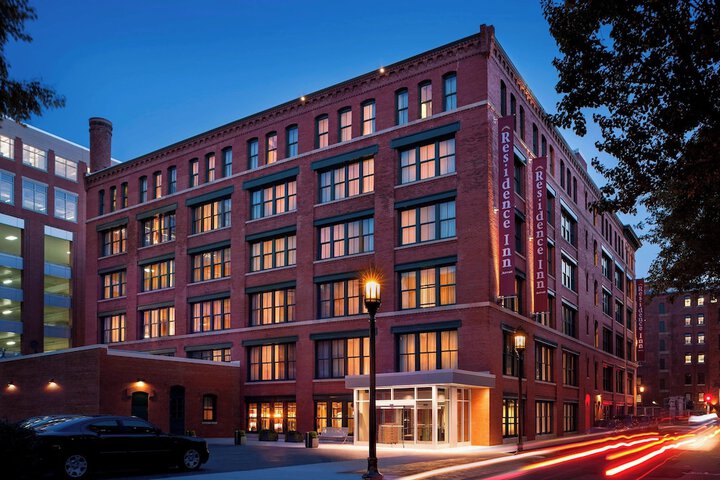 Hotel 3 of 100