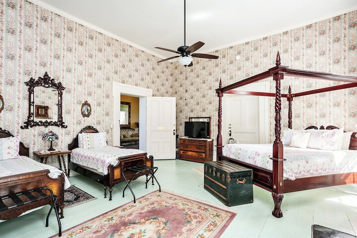 Room 28 of 80