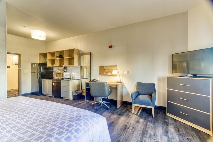 Room 27 of 40