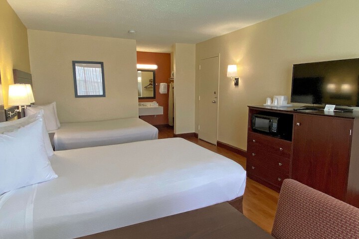 Room 9 of 14
