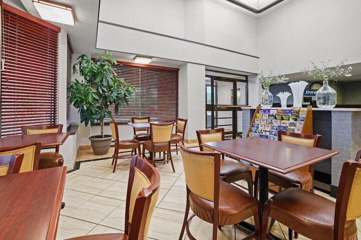 Days Inn by Wyndham Utica