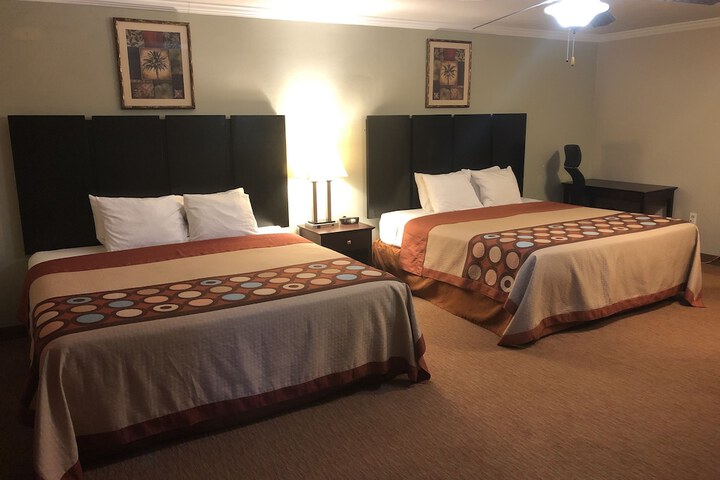 Room 10 of 16