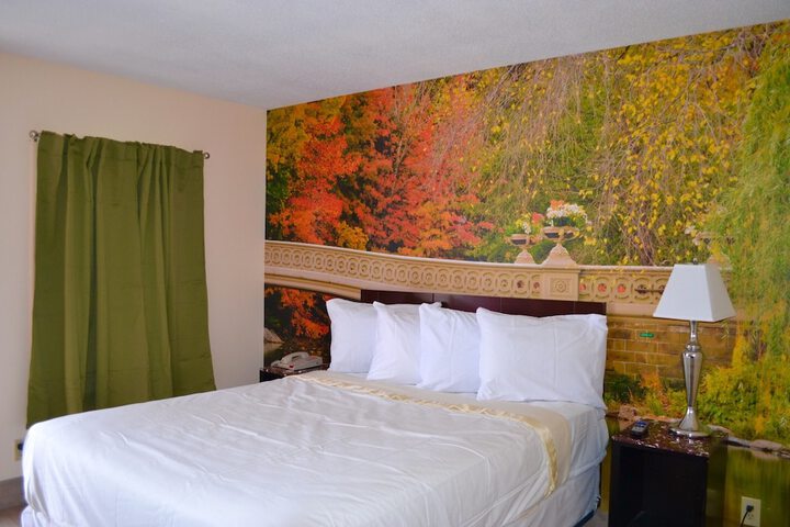 Room 10 of 12