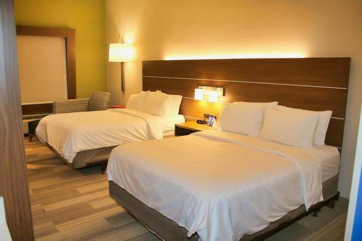 Holiday Inn Express & Suites Douglas by IHG