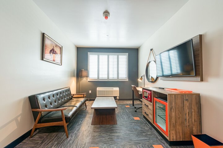 Room 43 of 66