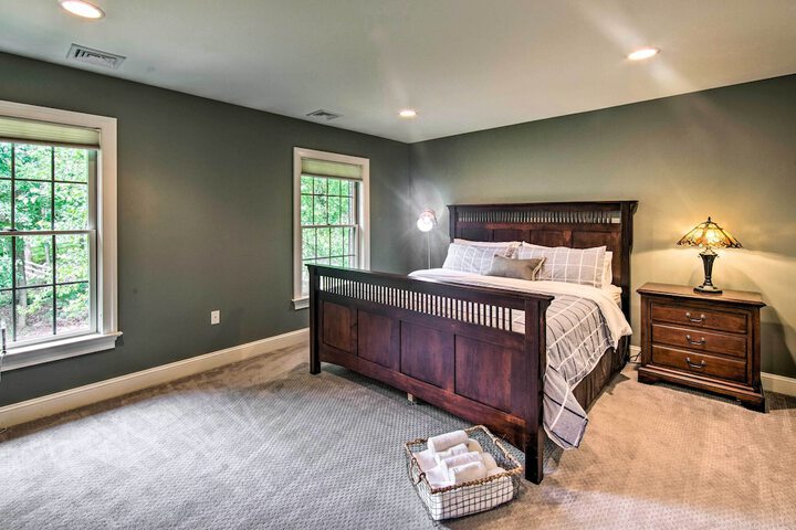 Extravagant Atglen Manor w / Private 60-acre Land!