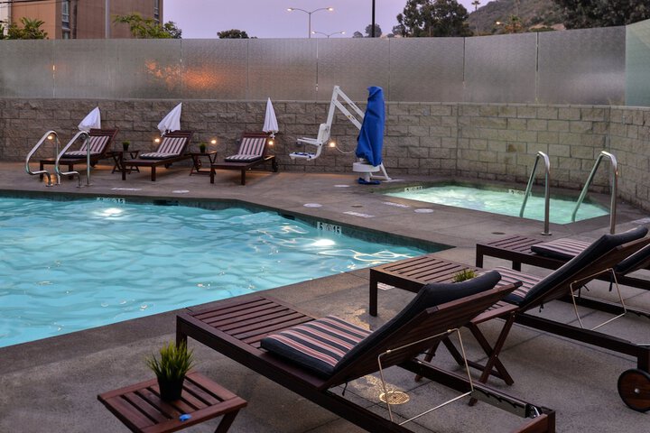 Pool 10 of 61