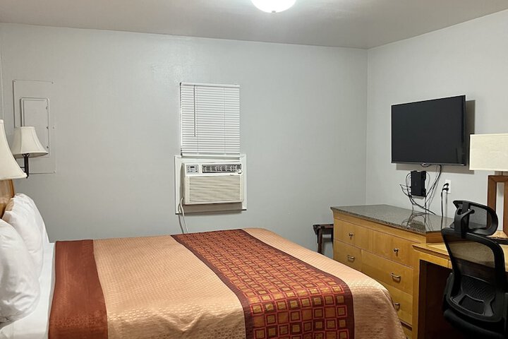Room 10 of 12