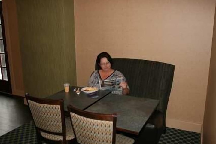 Dining 40 of 44