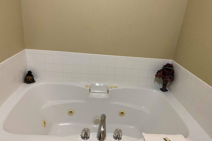 Hot Tub 29 of 31