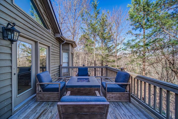 Luxury Mountain Home in Big Canoe! Golf / Lake / EV / Game Room!