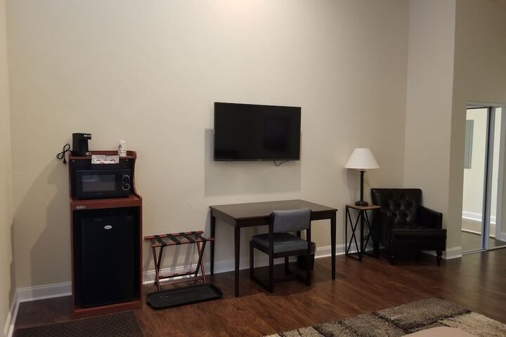 Room 8 of 16