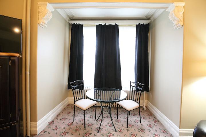 Room 33 of 40