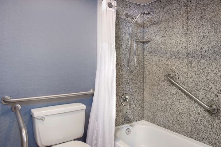 DoubleTree by Hilton St. Louis - Westport