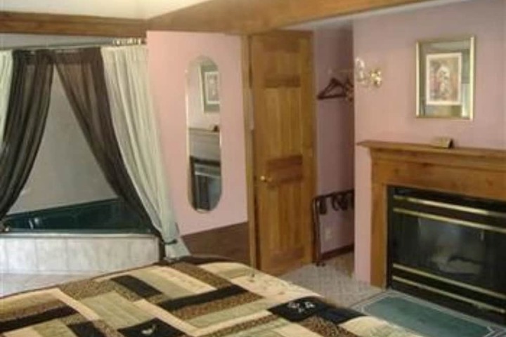 Sturbridge Country Inn