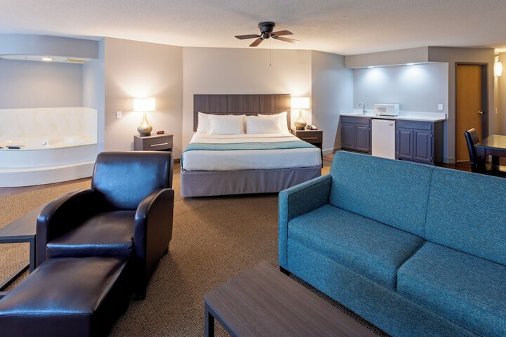 Paynesville Inn & Suites