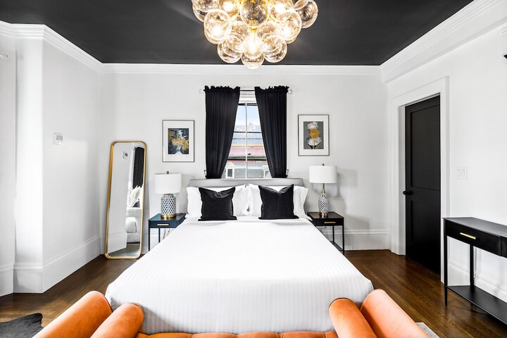 Room 30 of 46
