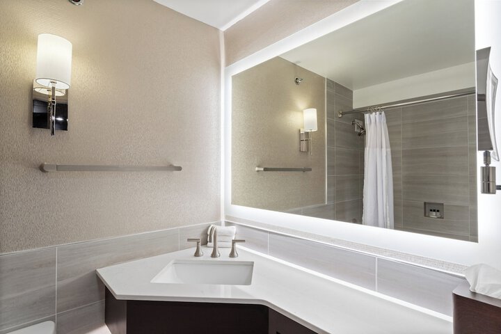 Crowne Plaza Executive Center Baton Rouge by IHG