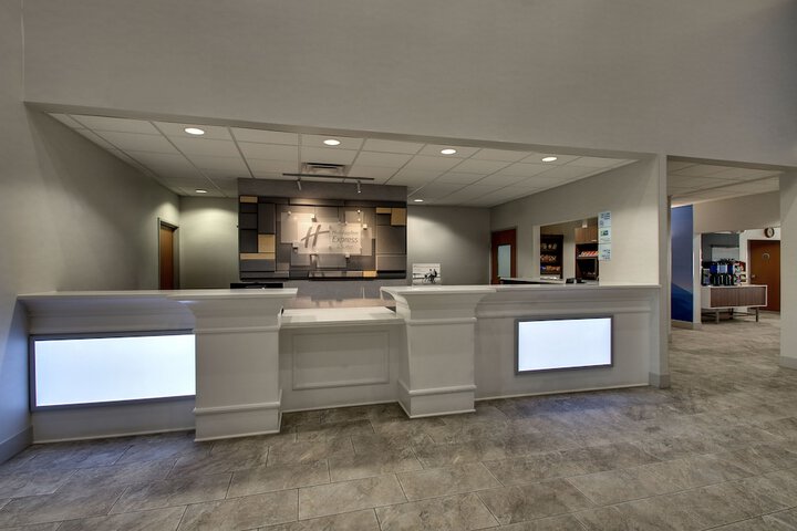 Holiday Inn Express & Suites Waukegan by IHG