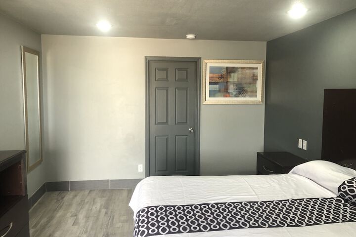 Room 13 of 20
