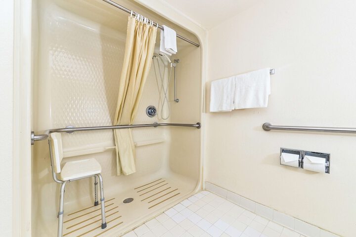 Room 15 of 19