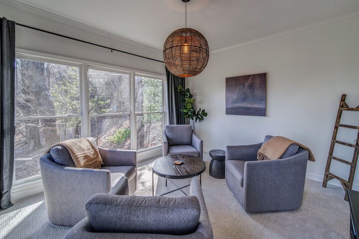 Lux Mountain Home! Golf / Lake/ EV / Game Room