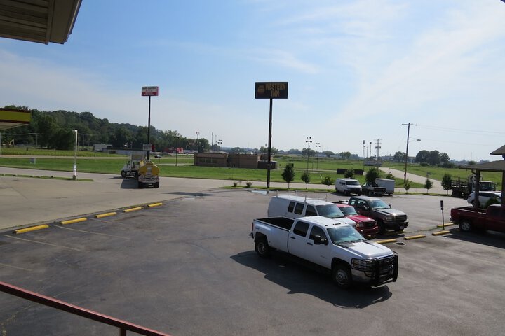First Western Inn Caseyville