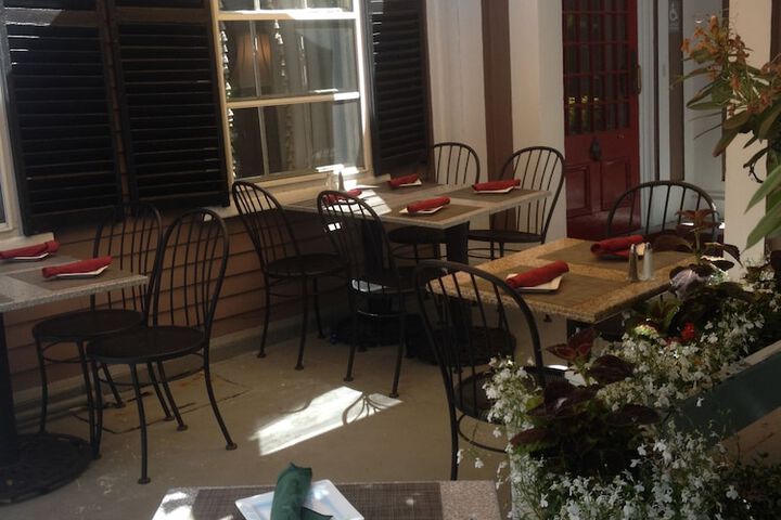 Dining 21 of 28