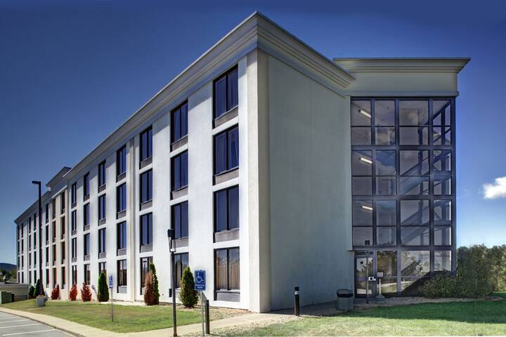 Hotel 10 of 82